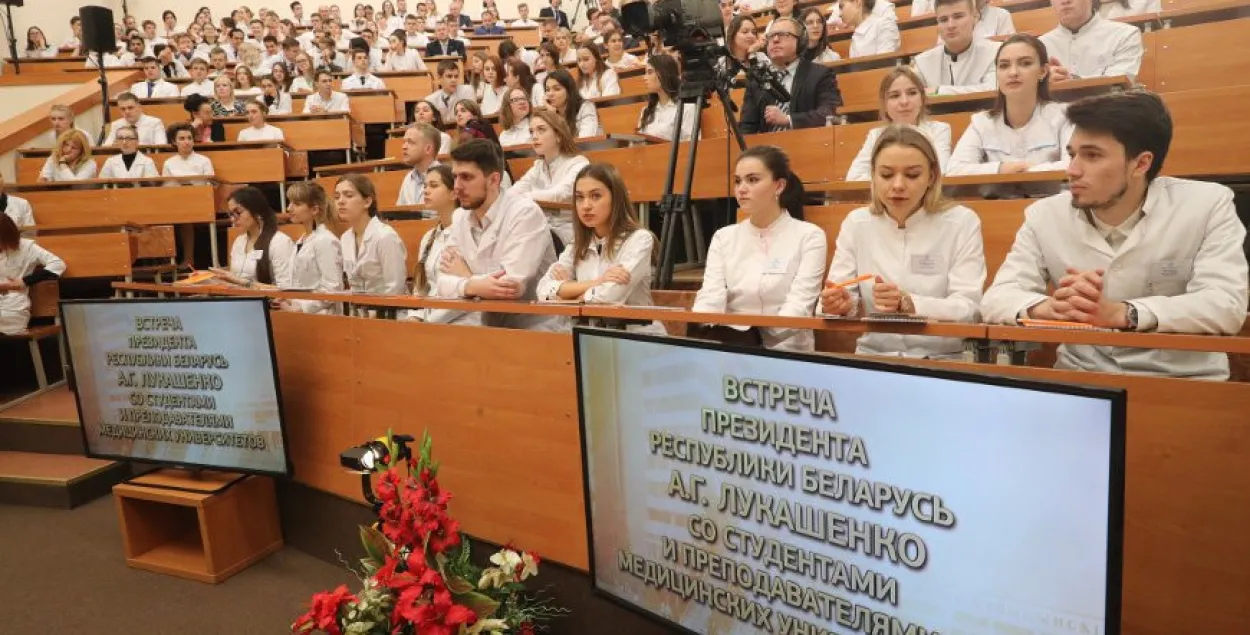 Лукашэнка намякнуў міністру аховы здароўя на кланавасць у медыцыне