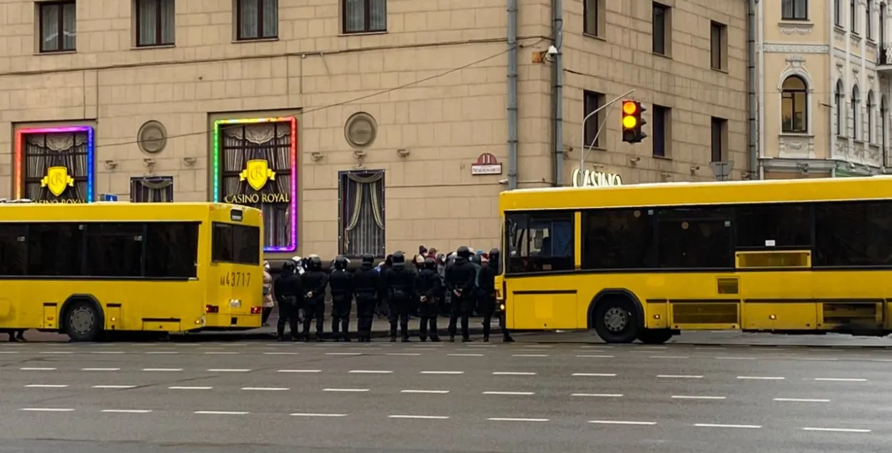 Милиция перекрывает тротуары / Еврорадио​