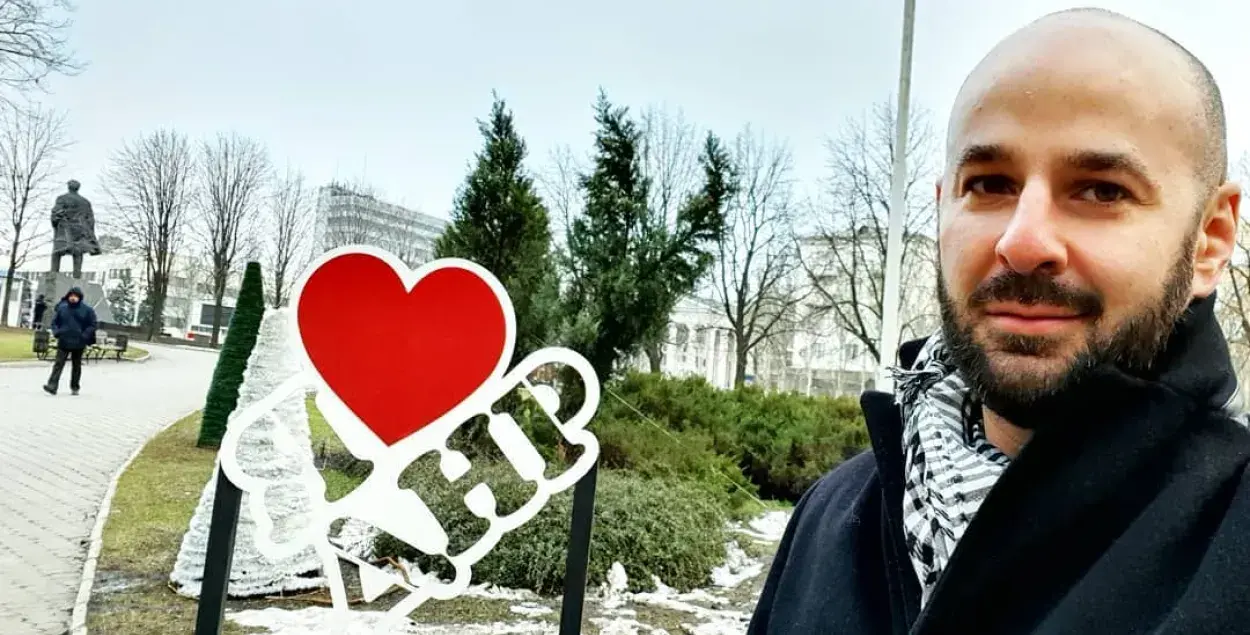 Москвич из базы “Миротворца” собирается попасть на парад Победы в Минске 