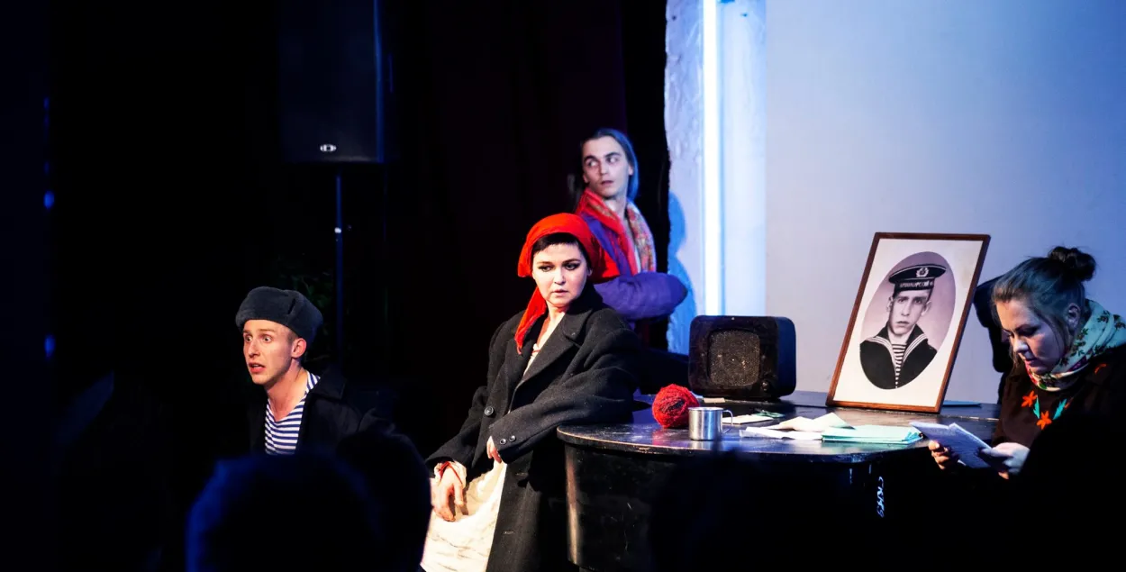 Кадр из спектакля "Левые дессиденты" /&nbsp;HUNCHTheatre Belarus