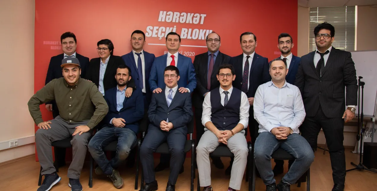Новы выбарчы блок "Рух" аб'яднаў прадстаўнікоў розных палітычных рухаў, правых, левых, феміністак, былых палітвязняў, юрыстаў &mdash; маладых актывістаў усіх напрамкаў, гатовых пазмагацца за месцы ў парламенце / Еўрарадыё