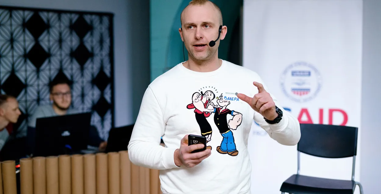За флаг на хуторе задержан бизнес-ангел Валерий Остринский
