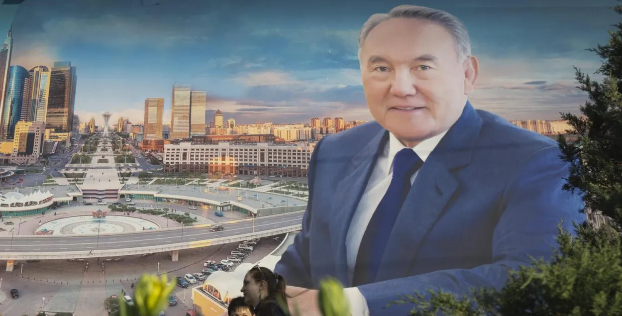 Працэс пазбаўлення ад вядучай ролі Назарбаева ў жыцці Казахстана называюць "дэелбасызацыяй" / Reuters
