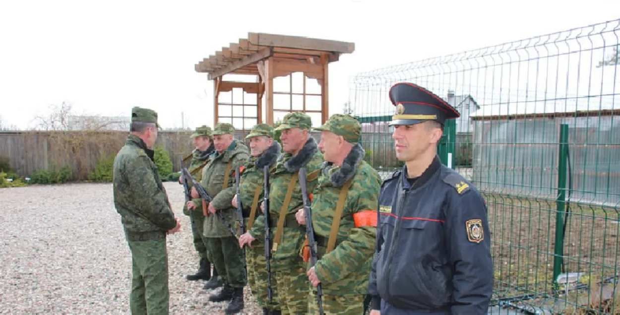 Бойцы "народного ополчения" / novgazeta.by
