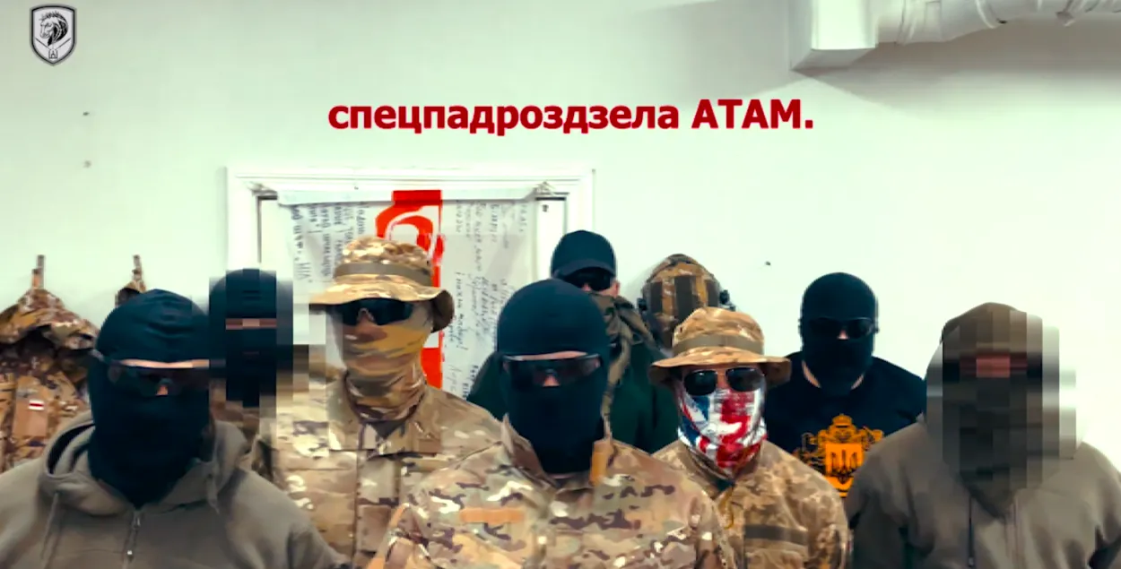 Поговорили с добровольцем отряда "Атом", который в видеообращении требовал от Азарова "немедленно выдать финансовую документацию" / cкриншот из видеообращения.
