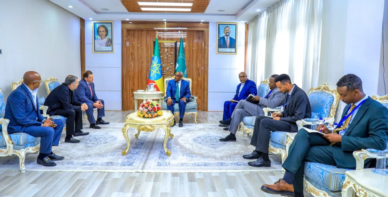 Александр Зингман, Дмитрий Лукашенко и Демеке Меконнен / https://twitter.com/mfaethiopia
