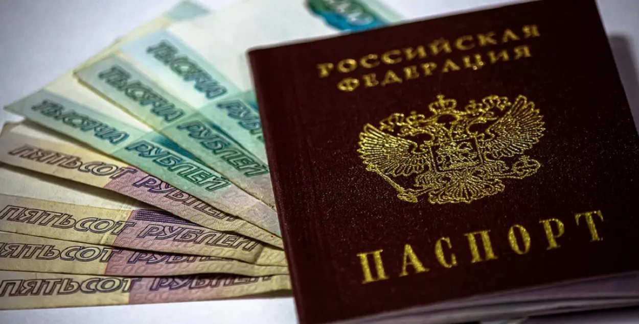 У мужчын з Расіі ў Беларусі правяраюць дакументы / Ілюстрацыйнае фота pixabay.com
