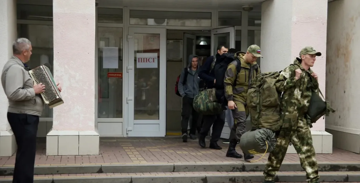 В подразделениях соотношение "опытных" и "молодых" должно составлять 1 к 5 / kommersant.ru

