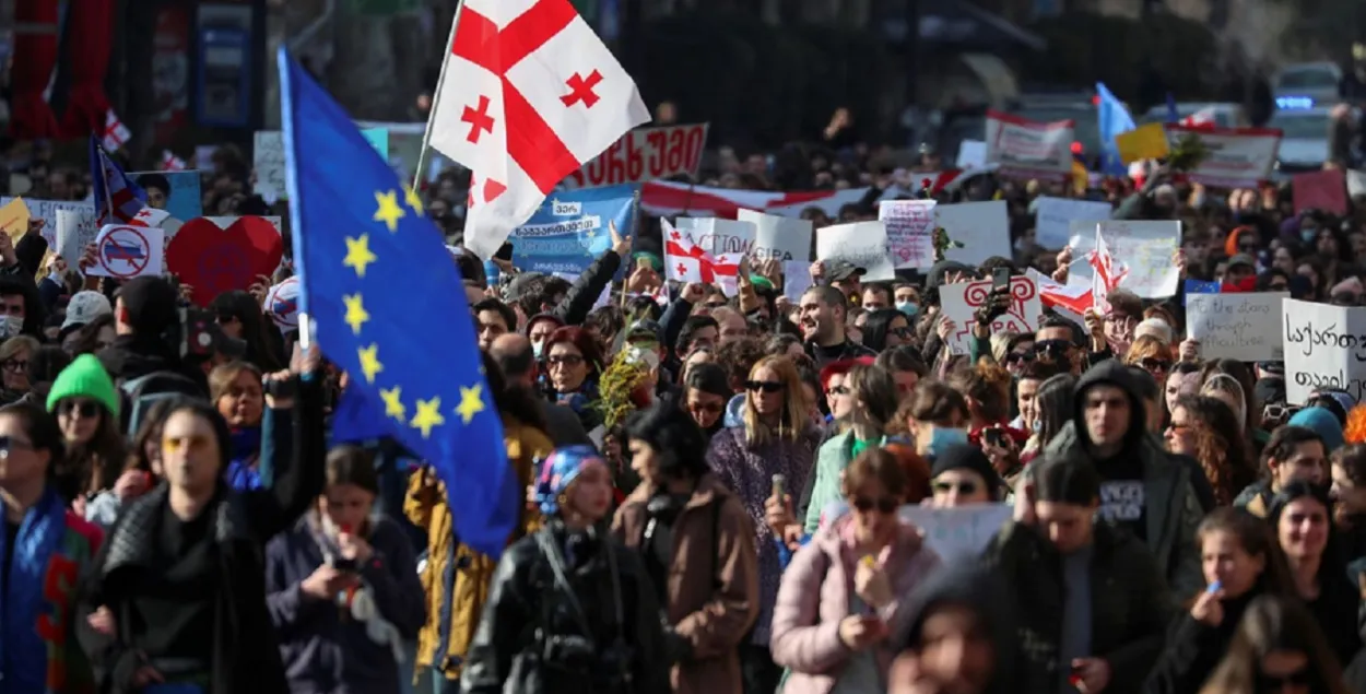 Протестующие в Тбилиси / Reuters
