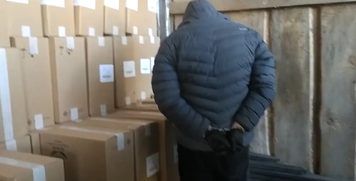 Один из задержанных возле контрабанды / https://www.facebook.com/Muitineskriminalinetarnyba
