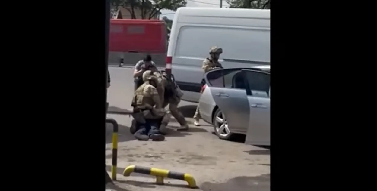 Адно з затрыманняў у Бішкеку / Скрыншот з відэа
