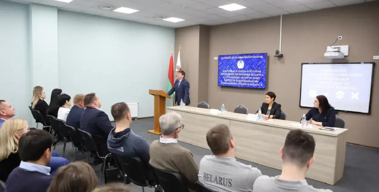 Ігар Марзалюк прамаўляе ў Рэспубліканскім цэнтры алімпійскай падрыхтоўкі па шахматах і шашках / sb.by
