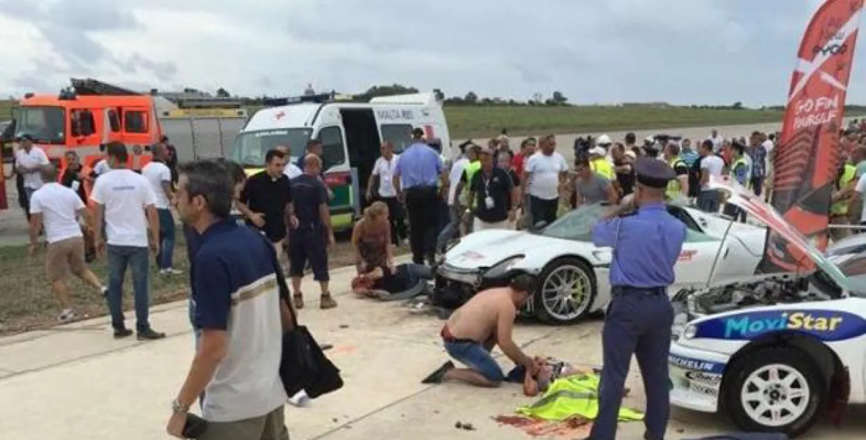 На аўташоў на Мальце Porsche заехаў у натоўп, пацярпелі 26 чалавек (фота)