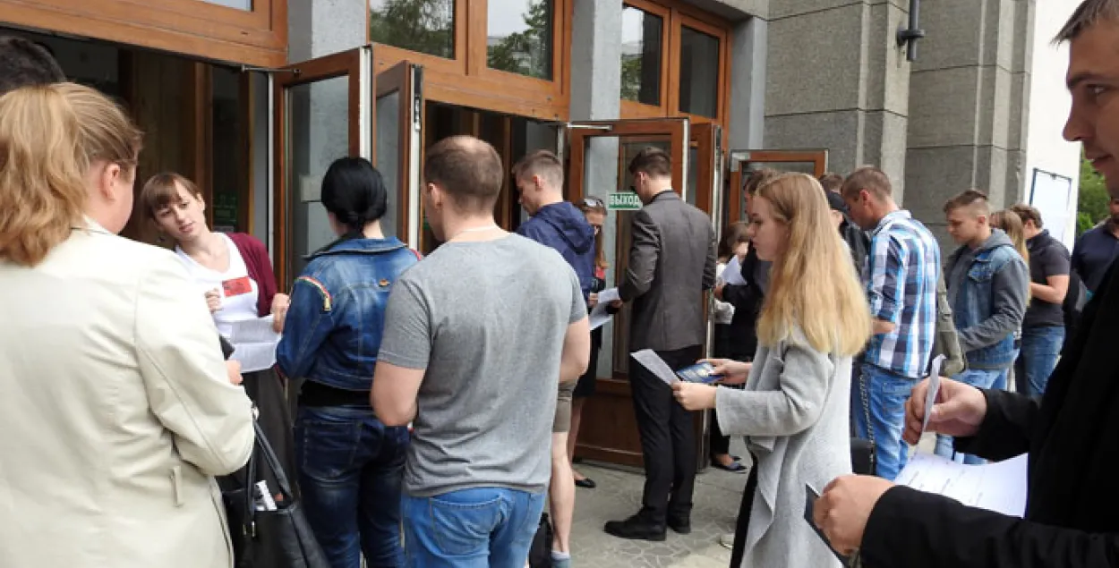 Сёння ў Беларусі абітурыенты здаюць ЦТ па грамадазнаўстве 