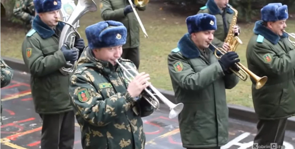 Кадр из видео​