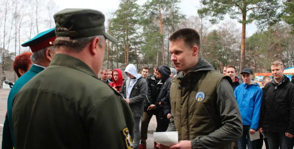 В Беларуси началась отправка в войска срочников весеннего призыва