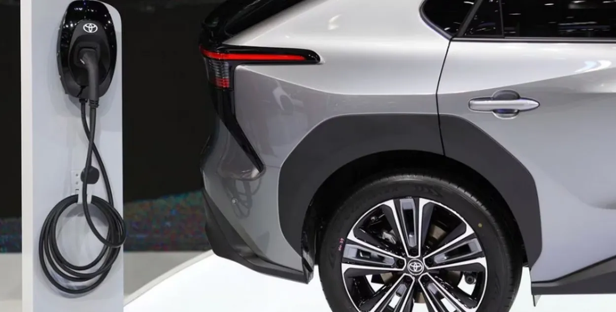 Автомобиль Toyota EV на Международном автосалоне в Бангкоке, март 2022 года / Reuters
