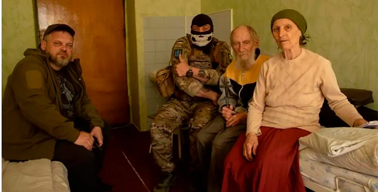 "Бабуля са сцягам" Анна Иванова / facebook.com/dzmitry.halko​
