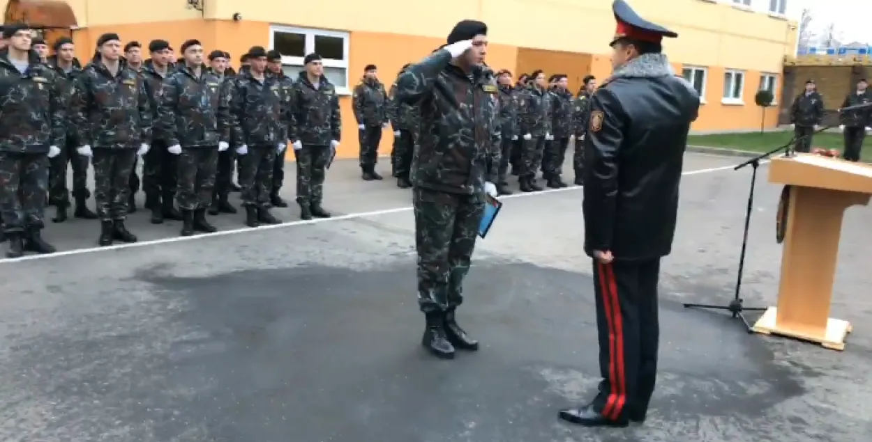 Узнагароджаны сын камандзіра мінскага АМАПу (відэа)