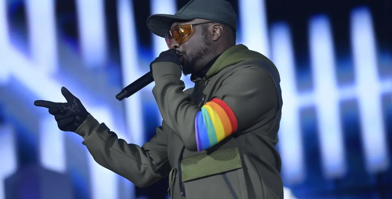 Лідар&nbsp;Black Eyed Peas Уільям Адамс (will.i.am) з вясёлкавай стужкай на канцэрце ў Закапанах
