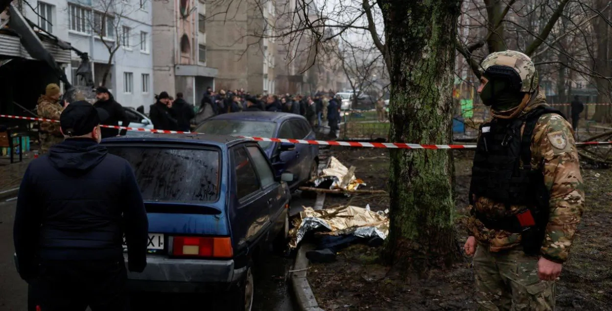 На месцы авіякатастрофы ў Браварах / Reuters
