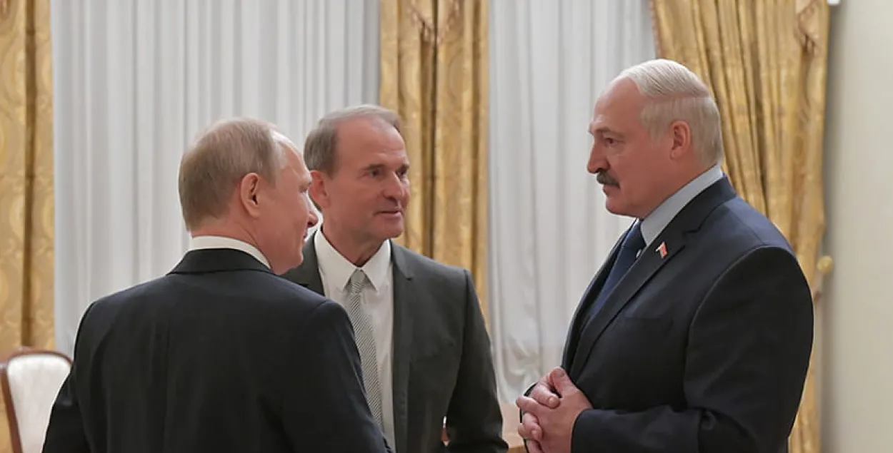 Vladimir Putin, Alyaksandr Lukashenka and Viktor Medvedchuk at a meeting in St. Petersburg​