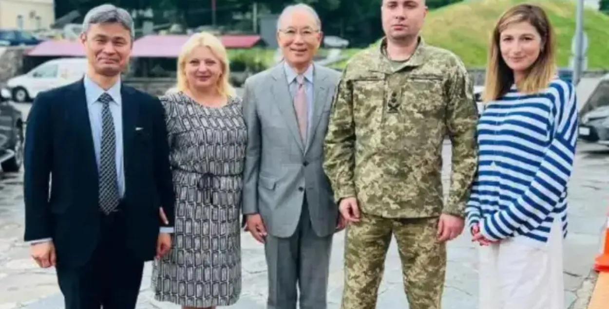 Кирилл Буданов — второй справа
