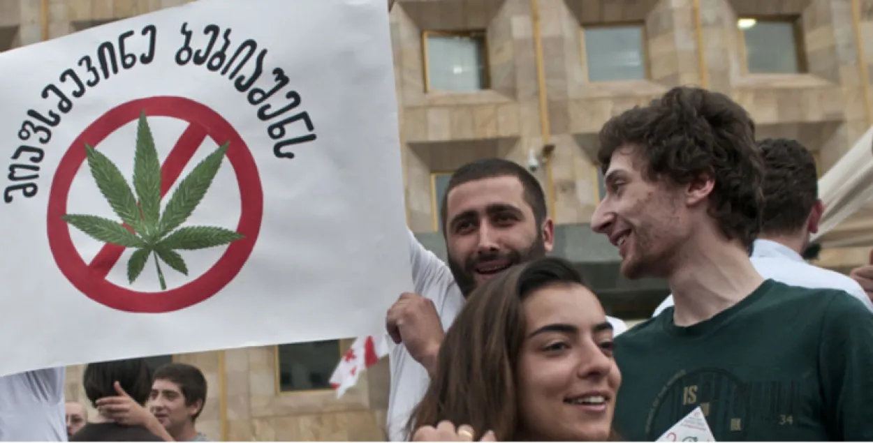 Курить канабис в Грузии: аргументы "за" и "против" войны с марихуаной
