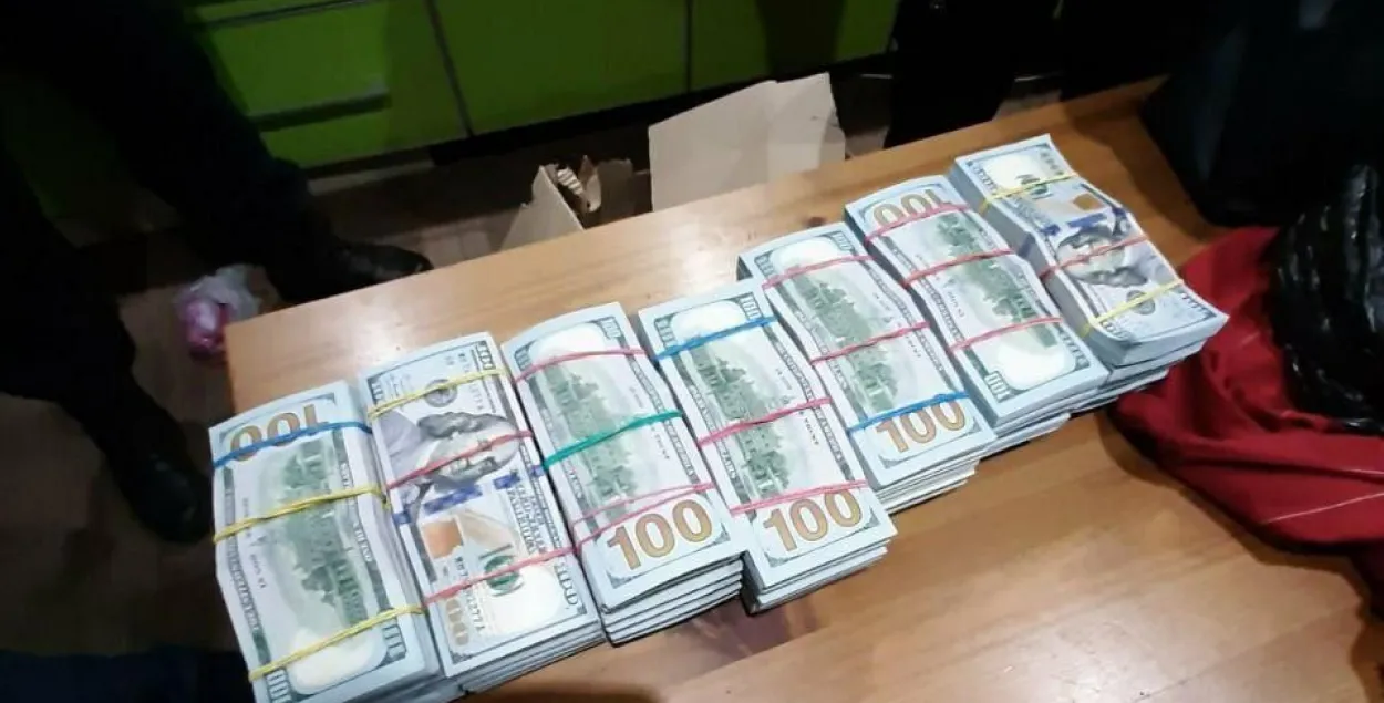 Маці Ціханоўскага пра знойдзеныя 900 тысяч: у страшным сне не бачыла такія грошы