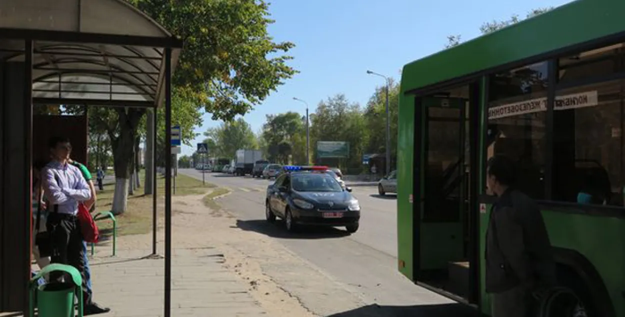 У Баранавічах п'яны пасажыр адчыніў дзверы і выскачыў з аўтобуса (фота)