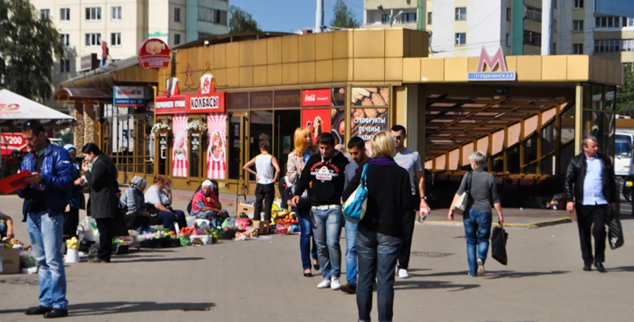 У Мінску ля станцыяў метро створаць міні-рынкі