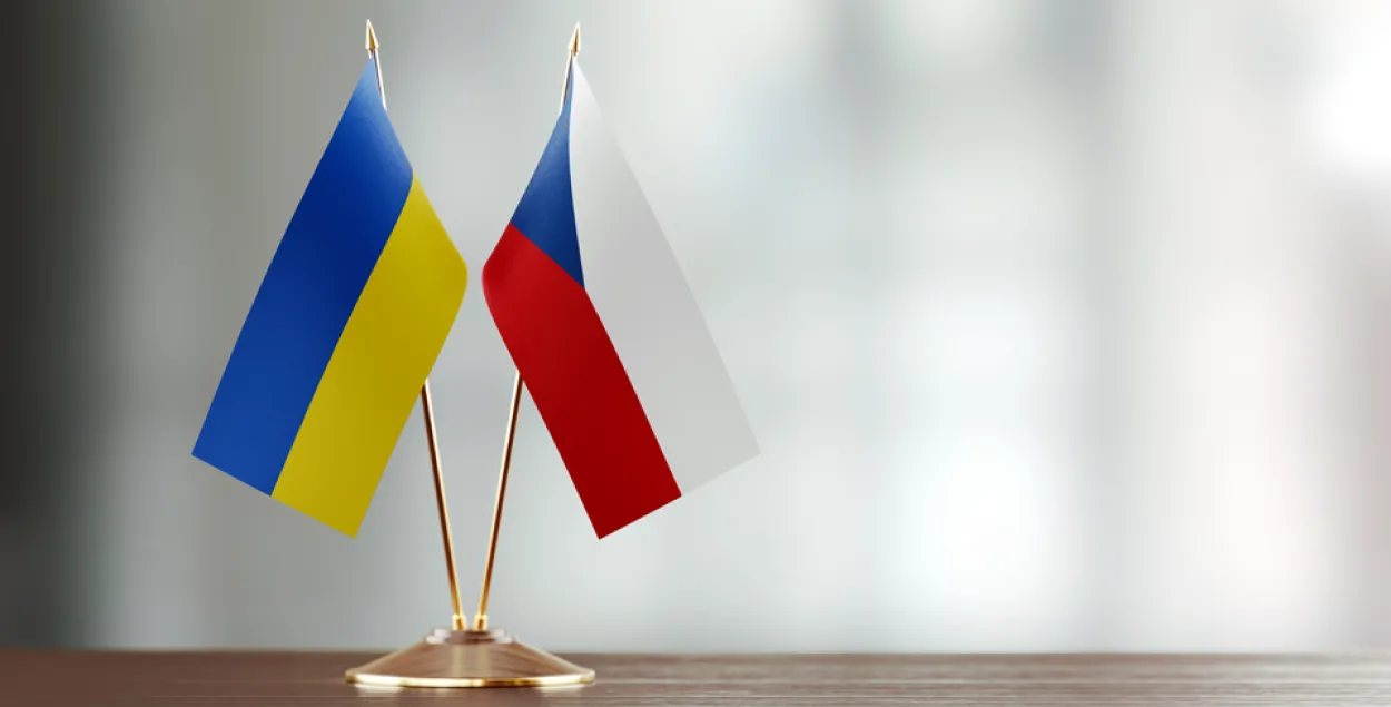 Сцягі Чэхіі і Украіны