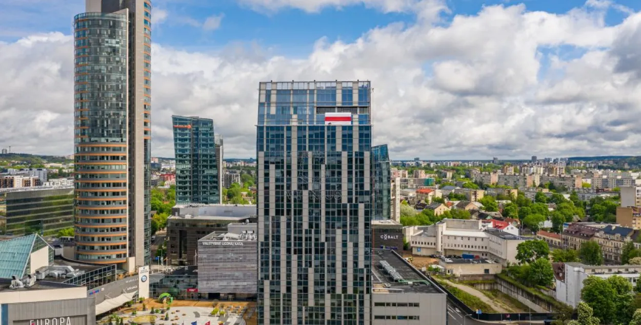 БЧБ-флаг на здании виленского городского самоуправления / vilnius.lt​