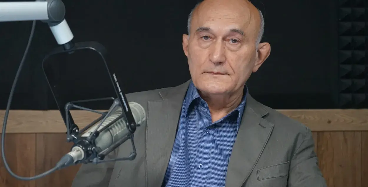"Гэта — мішура": Зянон Пазняк расказаў, ці зайздросціць Ціханоўскай