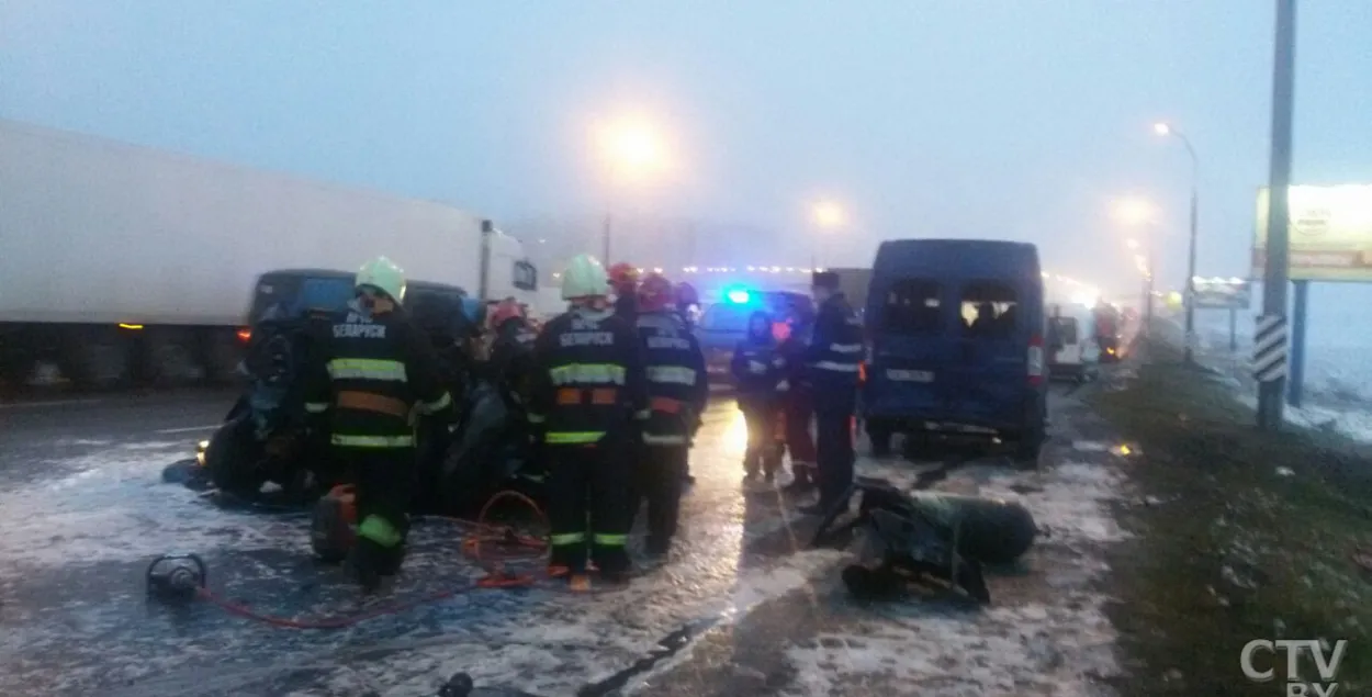 Падрабязнасці аварыі на МКАД: пакуль чакалі ДАІ, у аўто ўляцеў грузавік