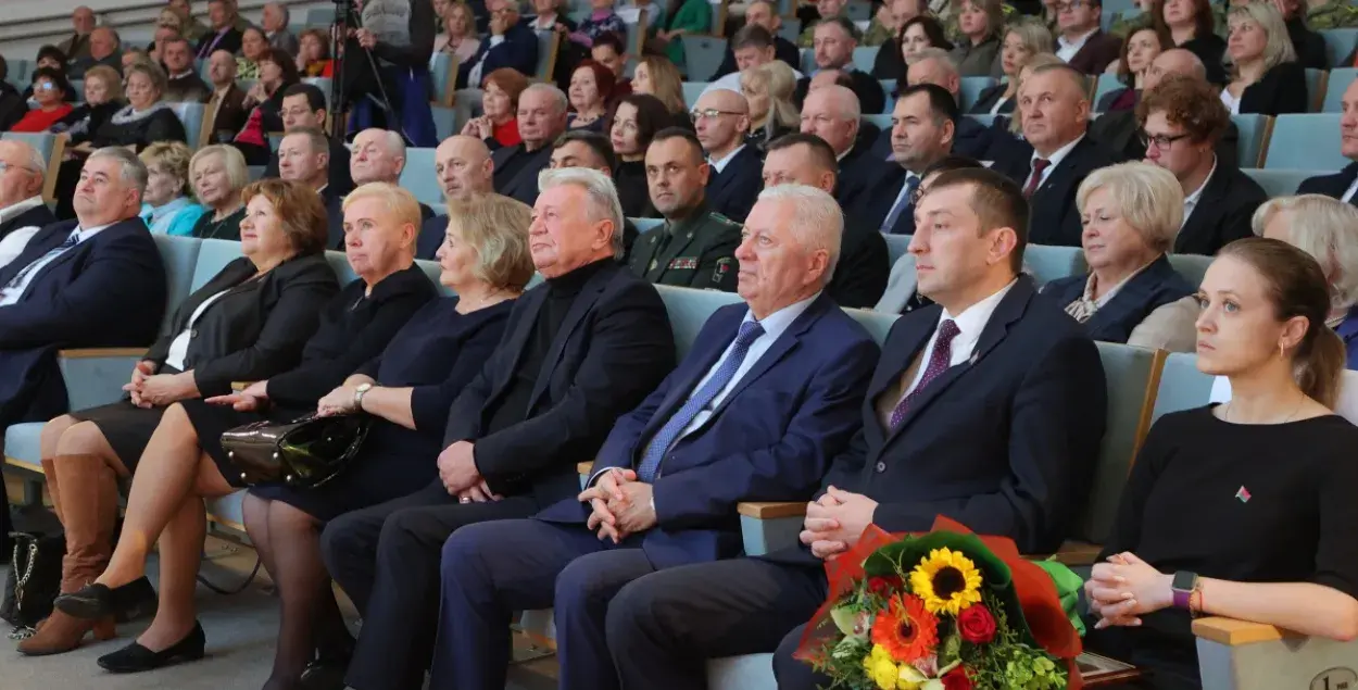 Лидия Ермошина сидит рядом с Лилией Ананич / sb.by
