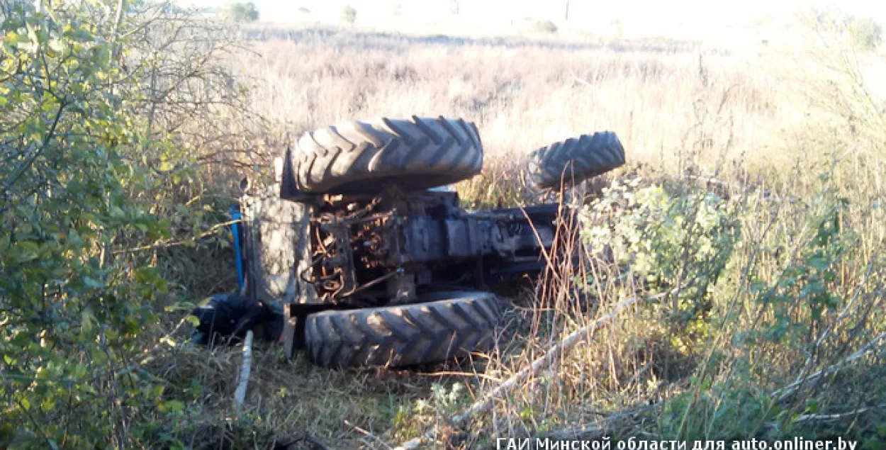 У Лагойскім раёне перакуліўся трактар, загінуў пасажыр
