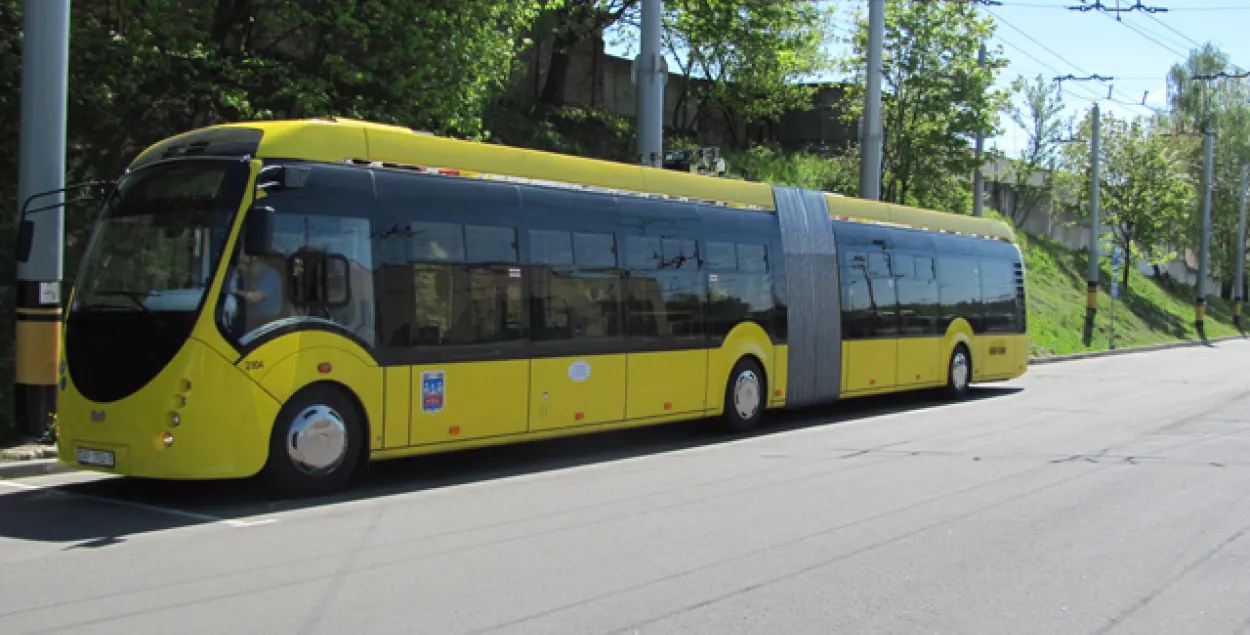 П’яны мінчук учыніў дэбош у электробусе, дзе выпадкова апынуўся міліцыянт