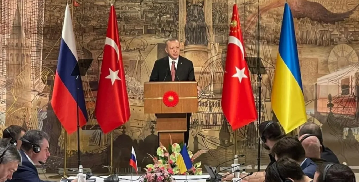 Перамовы праходзяць у палацы Долмабахчэ ў Стамбуле / president.gov.ua