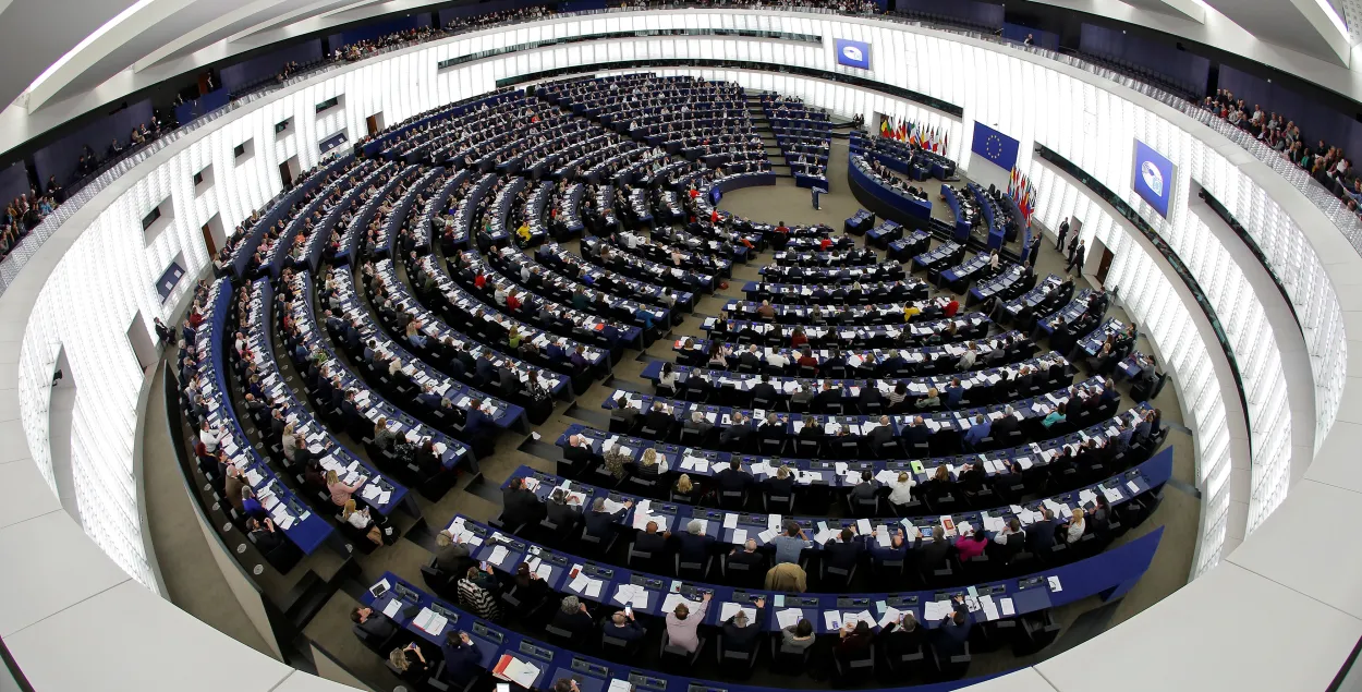 Еўрапарламент выступіў за палітыку "крытычнага дыялогу" з Беларуссю