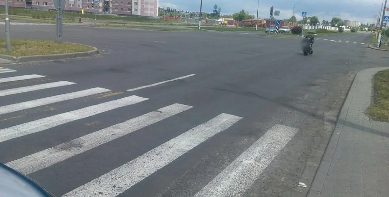 У Пінску матацыкліст без правоў збіў 3-гадовага хлопчыка