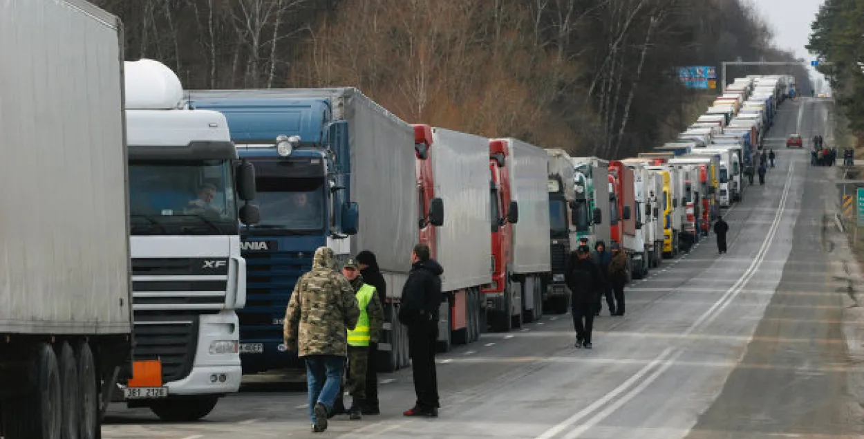 На выездзе з Беларусі ў Літву сабралася блізу 400 фур
