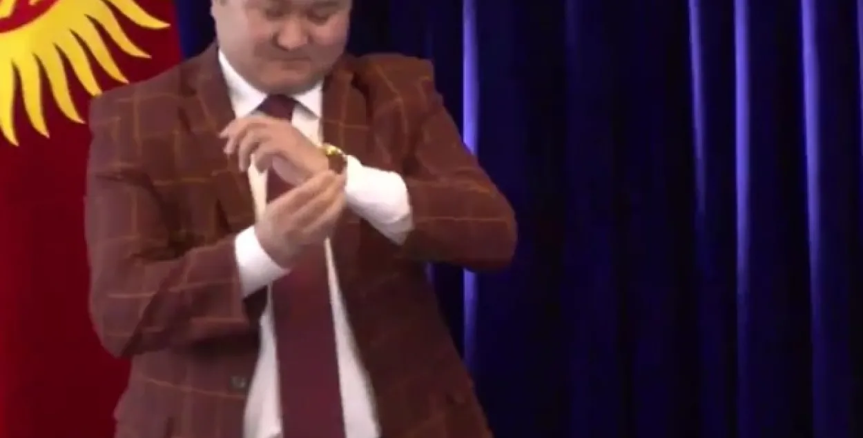 Скриншот из видео.​