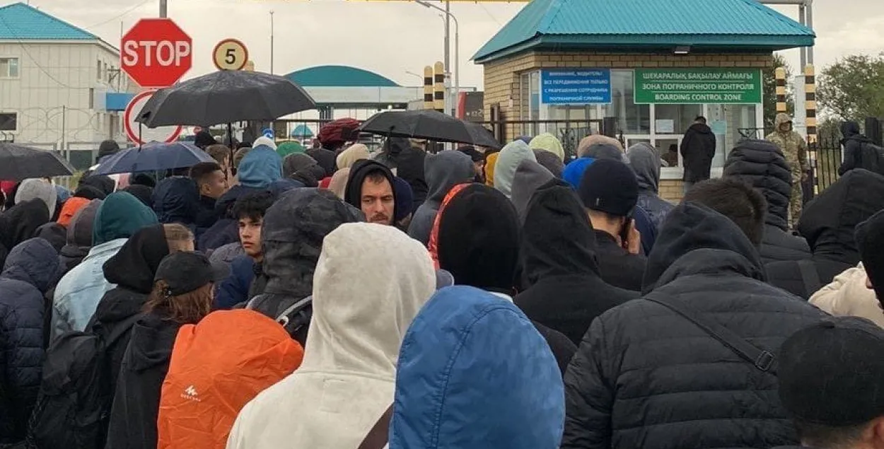 Пасля абвяшчэння мабілізацыі ў Расіі на мяжы з Казахстанам павялічыўся паток людзей / ufatime.ru
