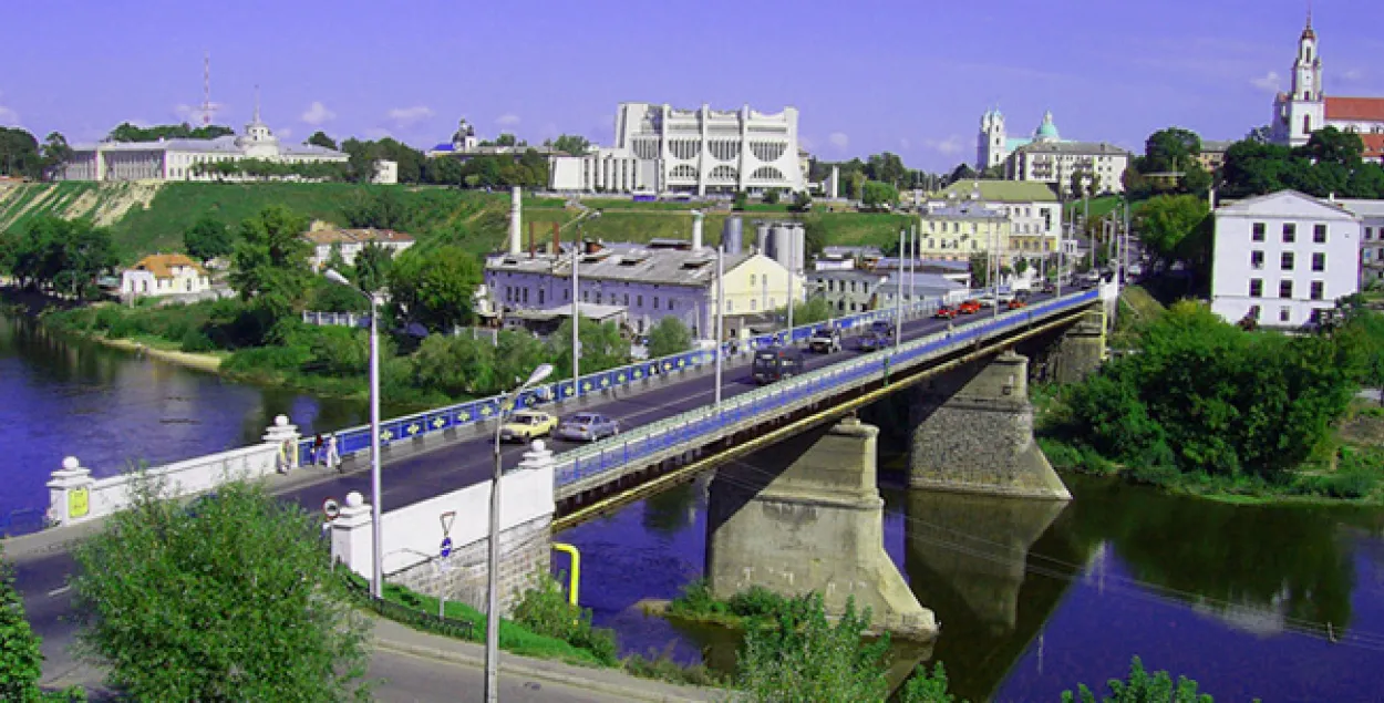 У Гродне кіроўца аўтобуса на вачах у пасажыраў скокнуў з моста ў раку