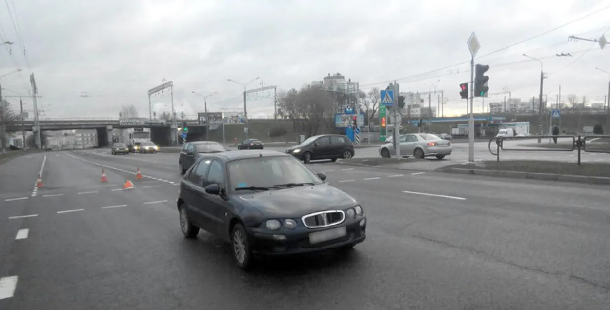 У Мінску кіроўца на летняй гуме збіў дзяўчыну (фота)