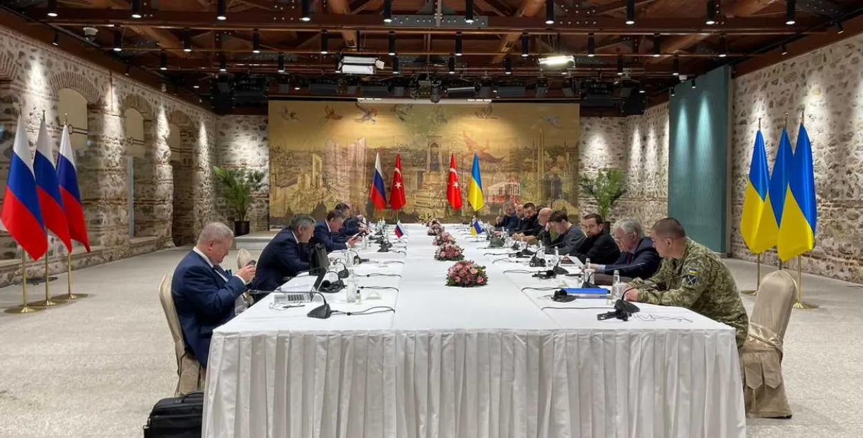 Тянут время? Что эксперты говорят о переговорах России и Украины