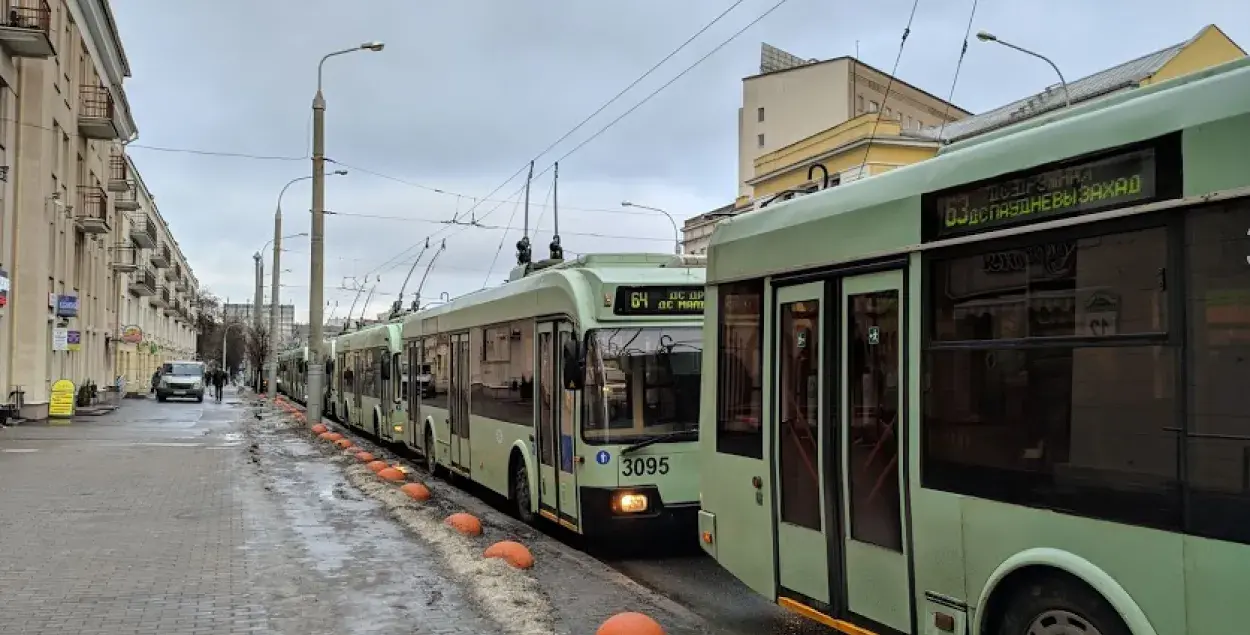 Націснуў па неасцярожнасці: кіроўцаў "Мінсктранса" схіляюць адмовіцца ад петыцыі