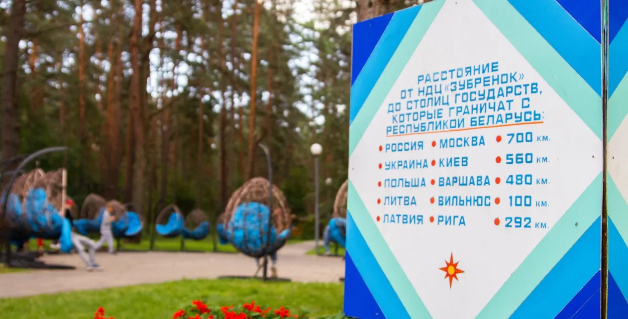 Падчас катання дзяцей квадрацыкл ратавальнікаў наехаў на дрэва, ёсць пацярпелыя