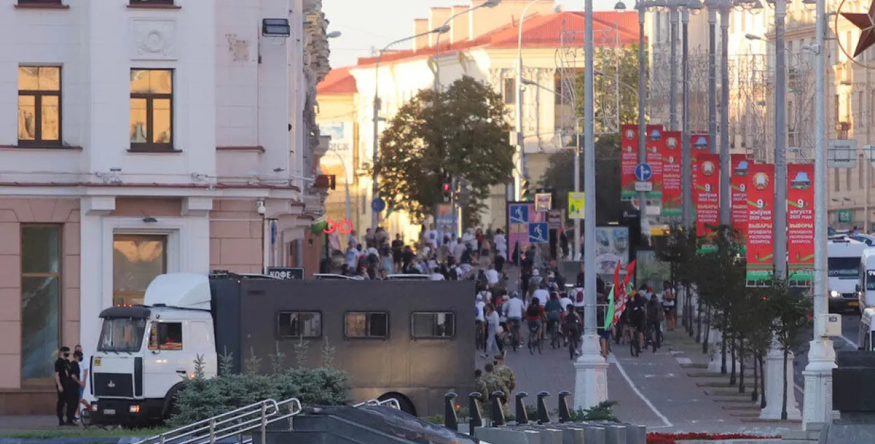 У Мінску масава і жорстка затрымлівалі раварыстаў